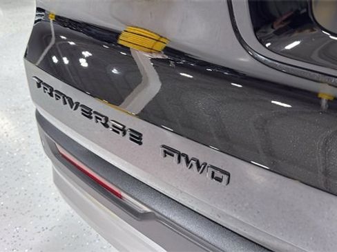 Used 2024 Chevrolet Traverse Z71 image 6