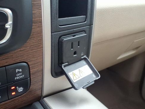 Used 2016 RAM 1500 Laramie w/ Convenience Group image 22