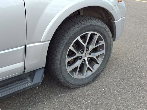 Used 2017 Ford Expedition EL XLT w/ Equipment Group 202A AWD/4WD image 19