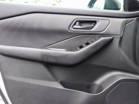Used 2024 Nissan Rogue S FWD image 21