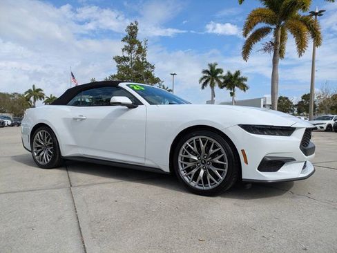 Used 2025 Ford Mustang Premium image 3