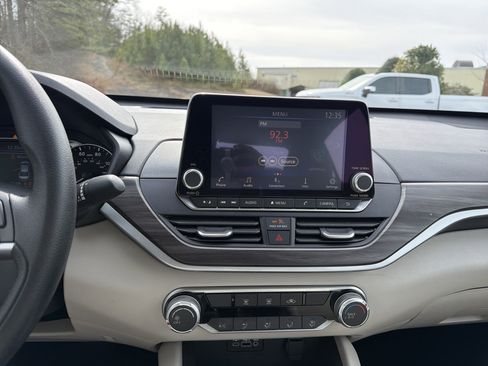 Used 2025 Nissan Altima 2.5 SV image 27