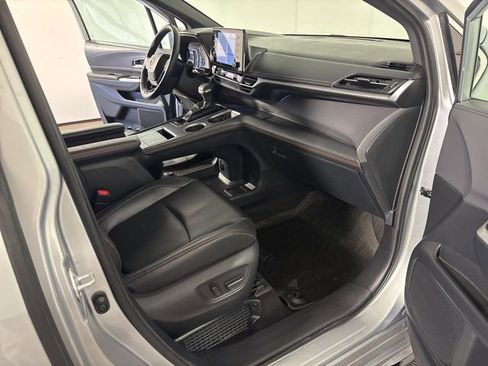 Used 2022 Toyota Sienna XSE AWD/4WD image 28