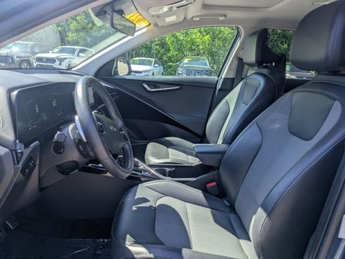 Used 2023 Kia Niro EX Touring FWD image 14