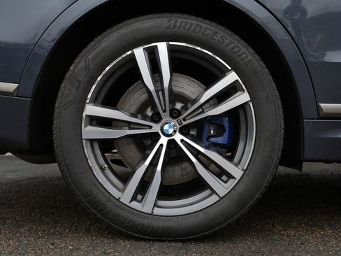 Used 2022 BMW X7 M50i w/ Dynamic Handling Package image 11