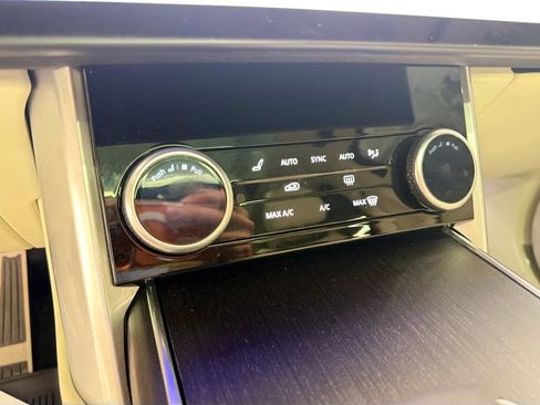 Used 2023 Land Rover Range Rover Long Wheelbase SE AWD/4WD image 17