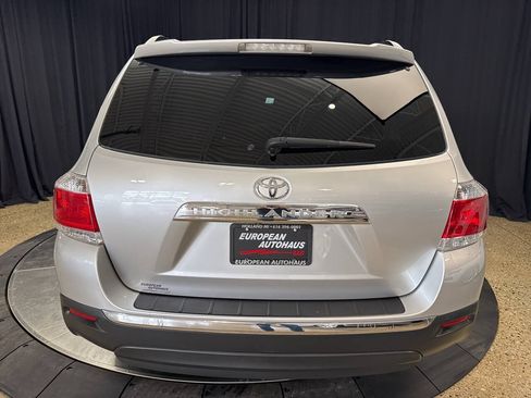 Used 2012 Toyota Highlander SE w/ Tow Pkg AWD/4WD image 8