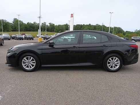 Used 2025 Toyota Camry LE FWD image 6