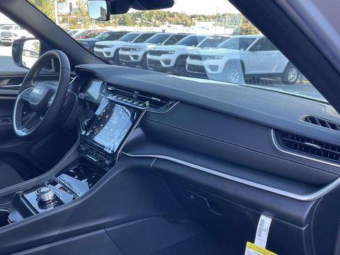 New 2025 Jeep Grand Cherokee L Altitude image 14