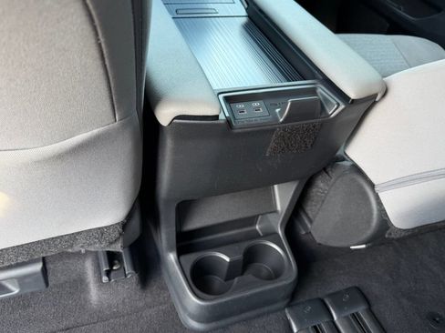 Used 2025 Toyota Sienna LE w/ LE Plus Package FWD image 19