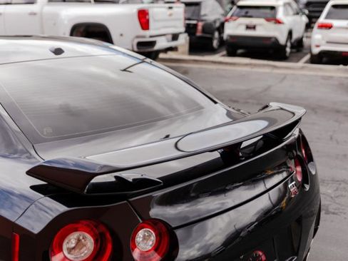 Used 2016 Nissan GT-R Premium image 15