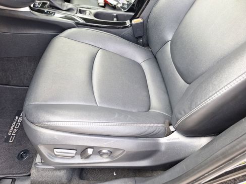 Used 2023 Toyota Corolla Cross XLE FWD image 16