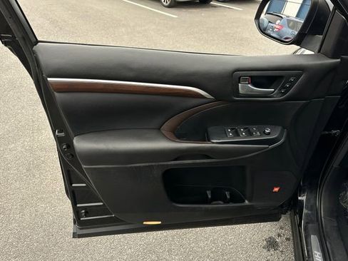 Used 2016 Toyota Highlander Limited Platinum image 13