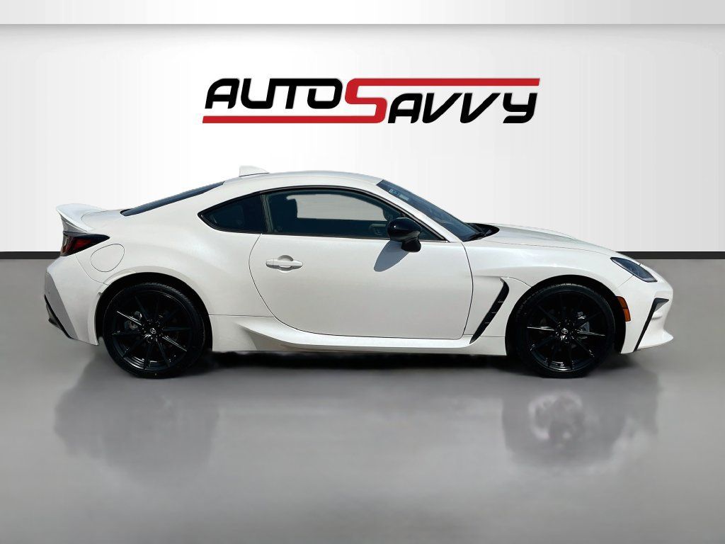 Used 2026 Toyota GR86 Premium w/ ALL Weather Mat Package (TMS) RWD image 8