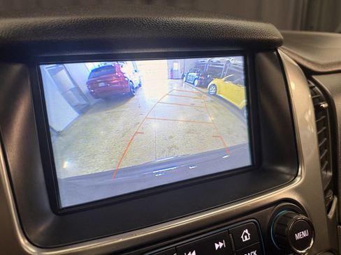 Used 2018 Chevrolet Suburban LT image 15
