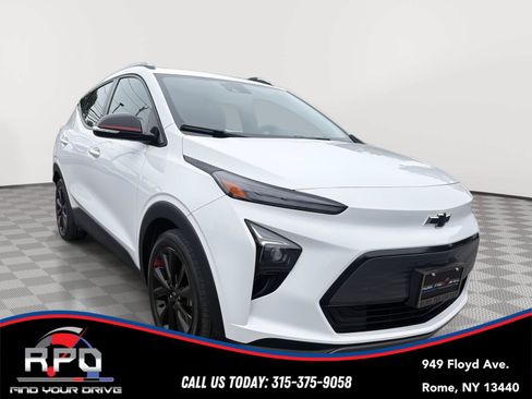Used 2023 Chevrolet Bolt EUV Premier w/ Sun & Sound Package FWD image 7