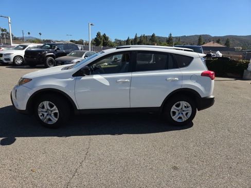 Used 2013 Toyota RAV4 LE FWD image 2