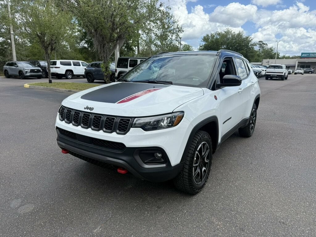 Used 2025 Jeep Compass Trailhawk AWD/4WD image 1