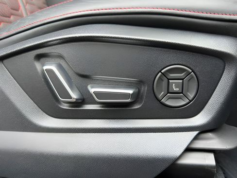 Certified 2025 Audi RS Q8 performance image 71