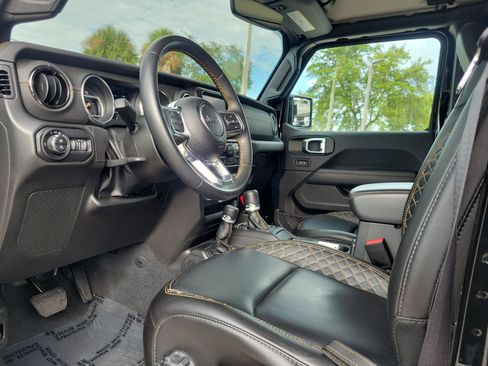 Used 2022 Jeep Gladiator Overland image 9