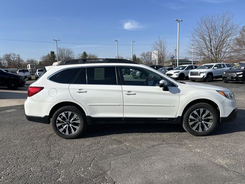 Used 2016 Subaru Outback 2.5i Limited AWD/4WD image 3