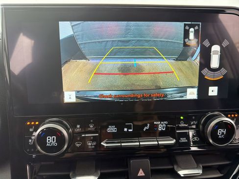 Used 2023 Toyota Highlander Limited AWD/4WD image 17