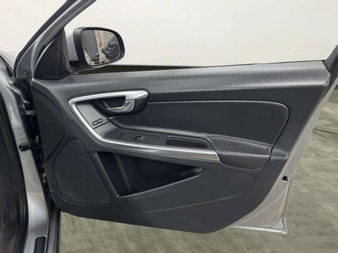 Used 2017 Volvo S60 T5 Dynamic image 19