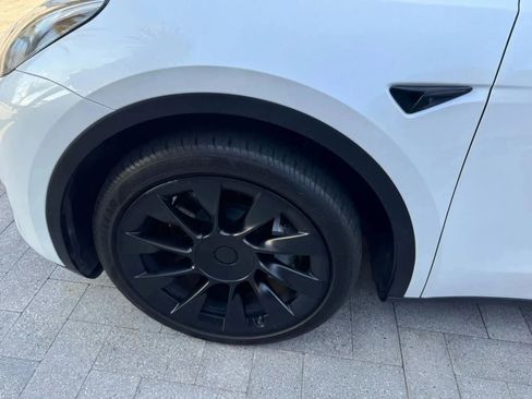 Used 2024 Tesla Model Y Long Range image 24