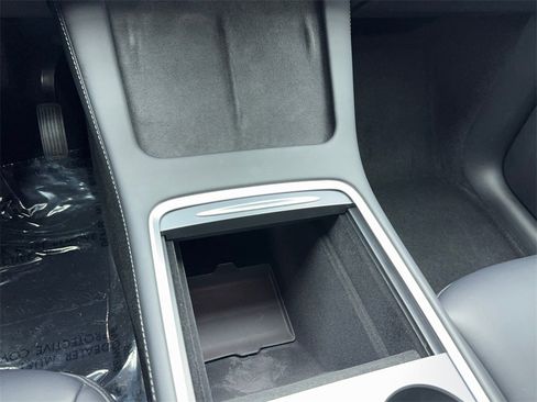 Used 2023 Tesla Model Y 2WD image 33