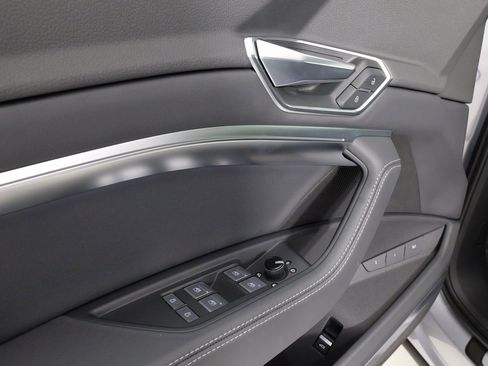 Used 2022 Audi e-tron Premium Plus w/ Premium Plus Package image 39