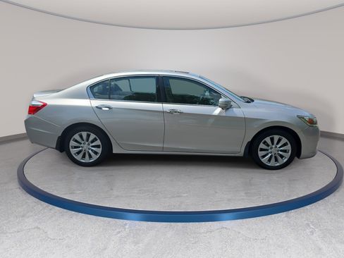 Used 2015 Honda Accord Touring image 4