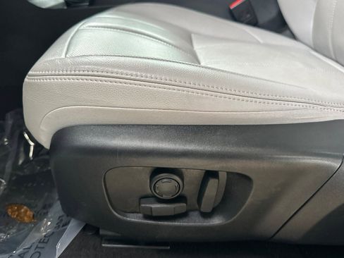 Used 2023 Land Rover Range Rover Evoque SE image 15