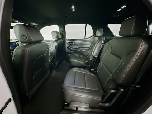 Used 2023 Chevrolet Traverse LT w/ Rear Camera Mirror Package image 27