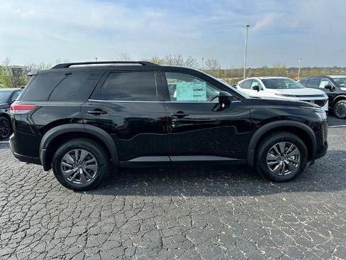 Certified 2026 Nissan Pathfinder SV AWD/4WD image 2