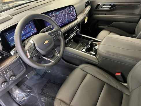 Used 2026 Chevrolet Suburban LT w/ Comfort Package RWD image 10