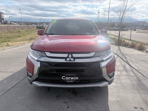 Used 2018 Mitsubishi Outlander SE AWD/4WD image 2