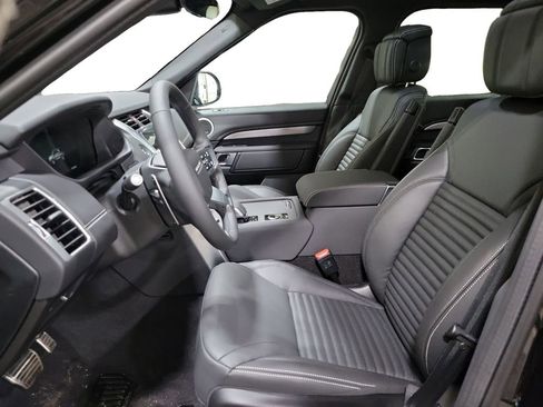 New 2026 Land Rover Discovery Limited Edition image 13