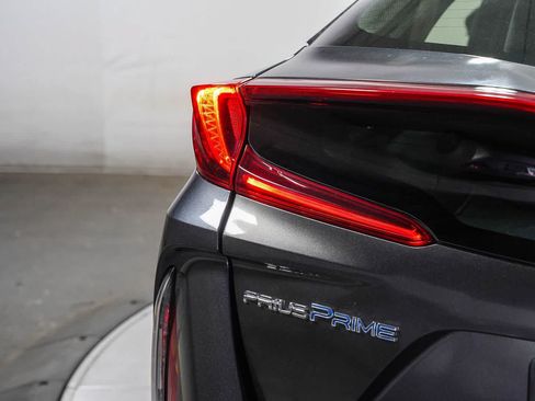 Certified 2017 Toyota Prius Prime Advanced w/ Carpet Mat Package FWD image 11