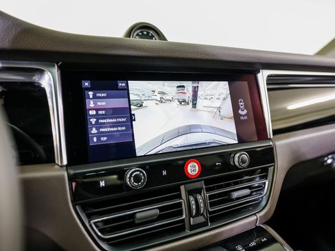 Certified 2025 Porsche Macan image 19