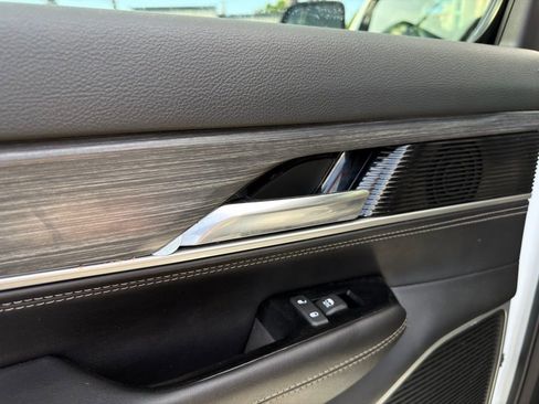 Used 2023 Jeep Wagoneer Series III w/ Flexible Seating Group image 47