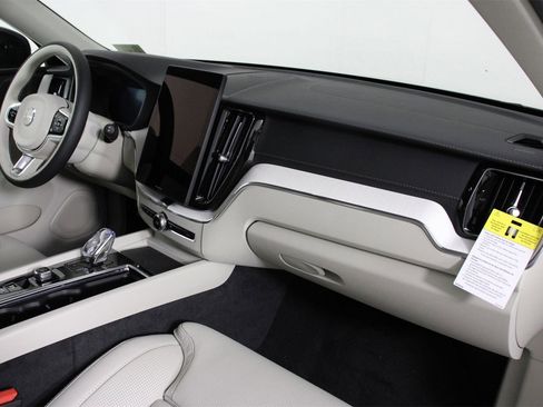 New 2026 Volvo XC60 T8 Ultra w/ Protection Package Premier image 9