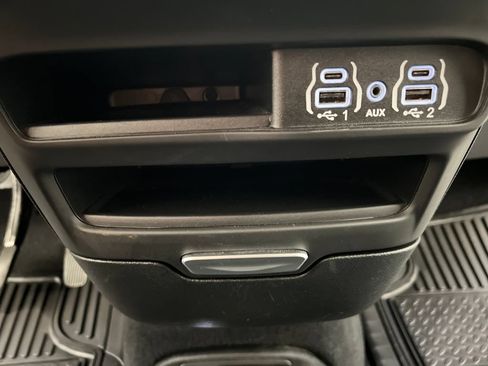 Used 2025 Chrysler Pacifica Select FWD image 55