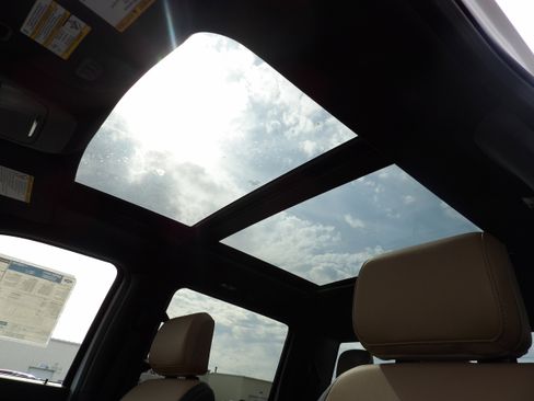 New 2025 Ford F250 Lariat w/ Chrome Package image 25