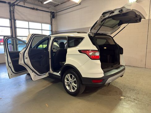 Used 2018 Ford Escape SE FWD image 10