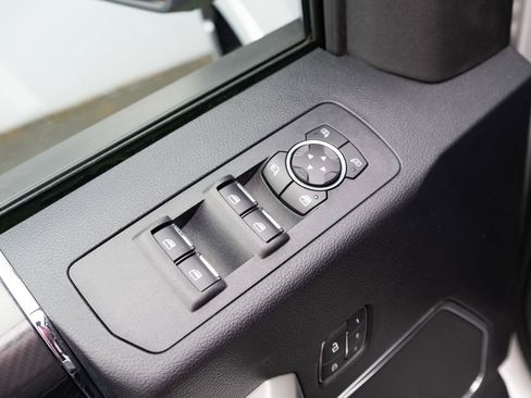 Used 2018 Ford F150 Lariat w/ Equipment Group 502A Luxury AWD/4WD image 11
