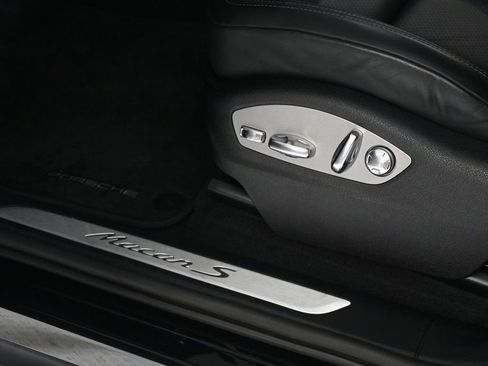 Certified 2023 Porsche Macan S image 28