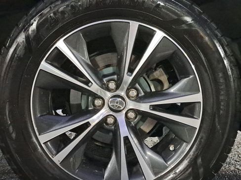 Certified 2018 Toyota Highlander Plus w/ Carpet Mat Package (TMS) image 9