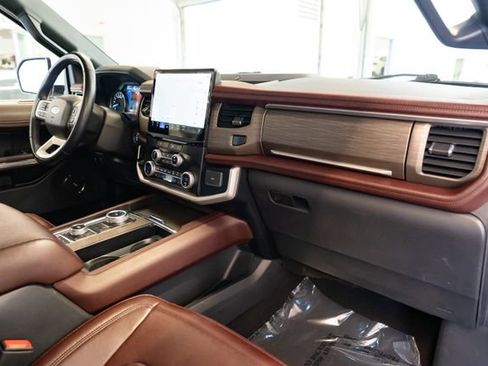 Used 2024 Ford Expedition Max Limited AWD/4WD image 32
