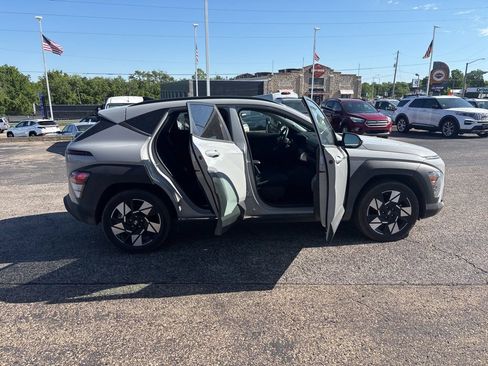 Used 2025 Hyundai Kona SEL FWD image 8
