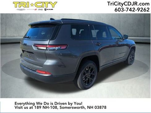 New 2025 Jeep Grand Cherokee L Laredo image 5